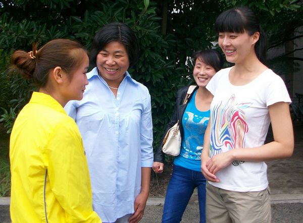 淮南市红十字会多方联系淮南工业学校敞开温暖怀抱----淮南“义丐”“谢傻子”之女如愿就读