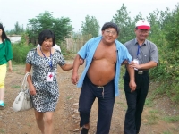 谢傻子康复出院----淮南市红十字会组织志愿者再探谢老亲历不一样的感动