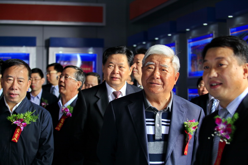 陕汽重卡淮南线正式投产暨新能源重卡下线