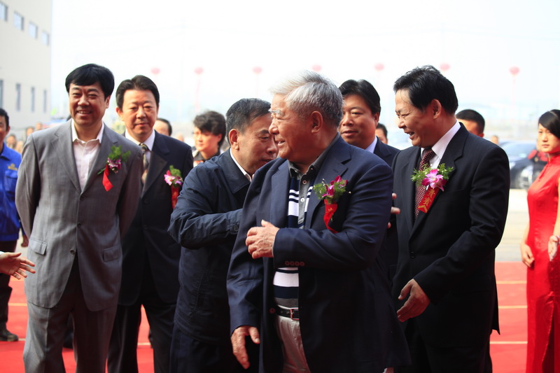 陕汽重卡淮南线正式投产暨新能源重卡下线