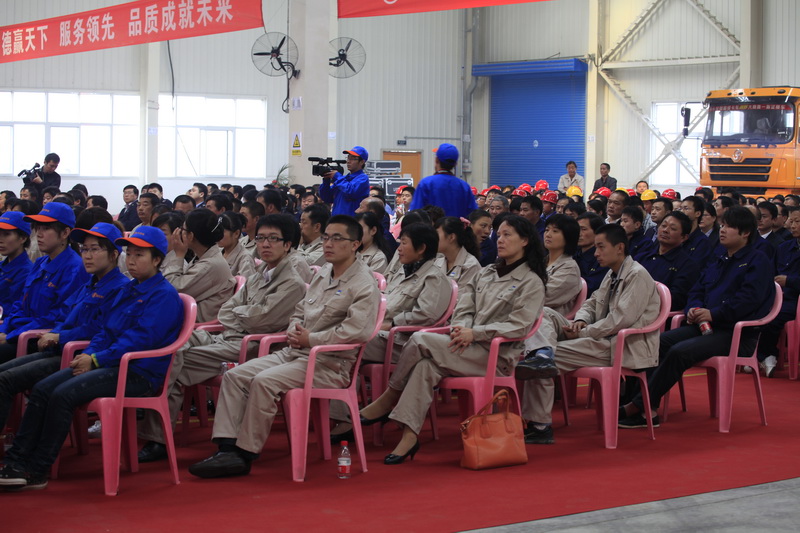 陕汽重卡淮南线正式投产暨新能源重卡下线