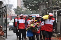 让空巢老人不凄冷孤单----淮南市红十字会组织志愿者看望空巢老人和老志愿者