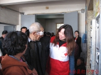 凤台县红十字会：关爱白内障患者 开展指引服务活动