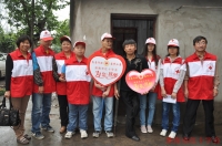 让我的爱为您圆梦--助残日淮南市红十字会组织志愿者为残疾人圆梦