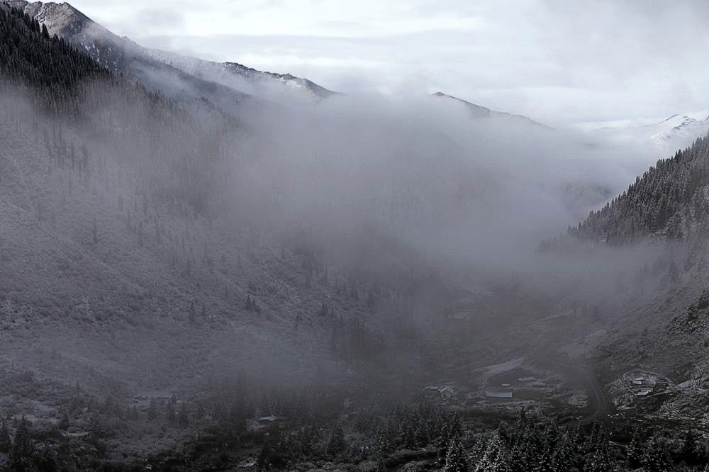 驴行川藏第一险——翻越冰雪覆盖的雀儿山(组照)