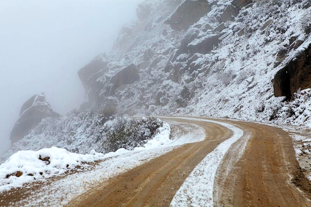 驴行川藏第一险——翻越冰雪覆盖的雀儿山(组照)