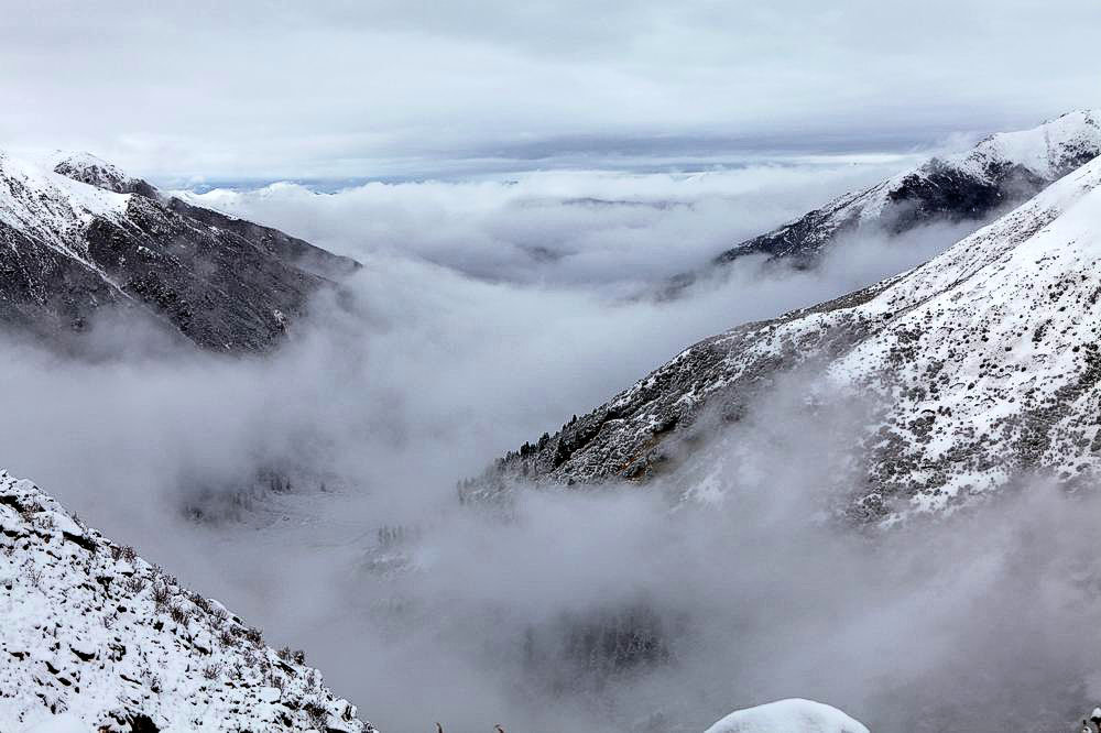 驴行川藏第一险——翻越冰雪覆盖的雀儿山(组照)