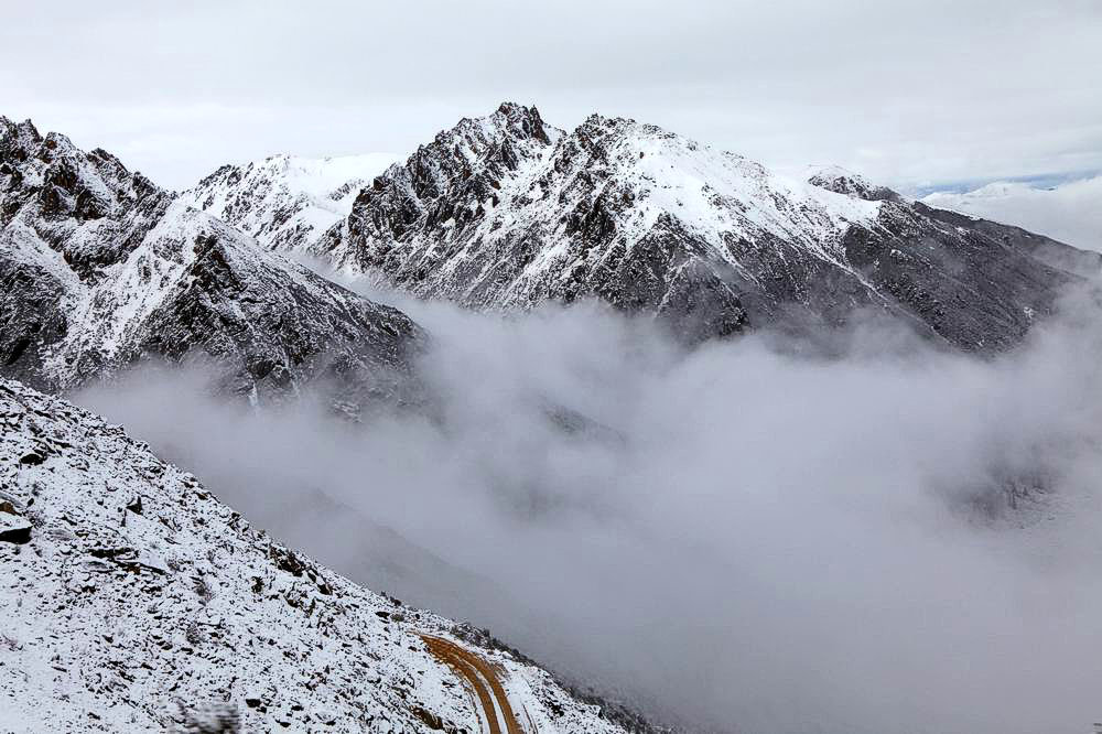 驴行川藏第一险——翻越冰雪覆盖的雀儿山(组照)