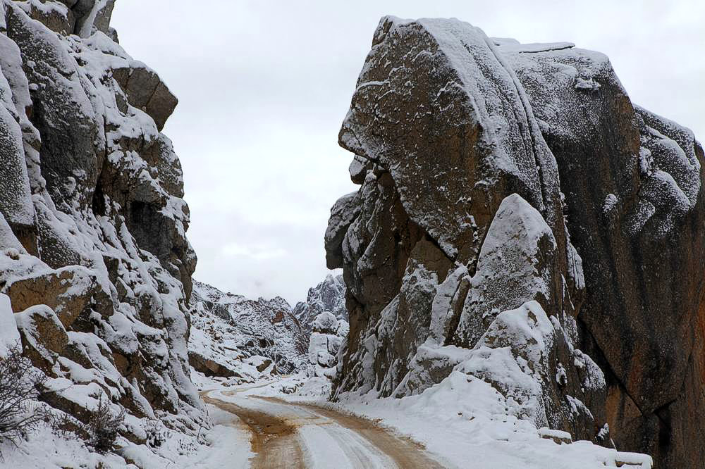 驴行川藏第一险——翻越冰雪覆盖的雀儿山(组照)