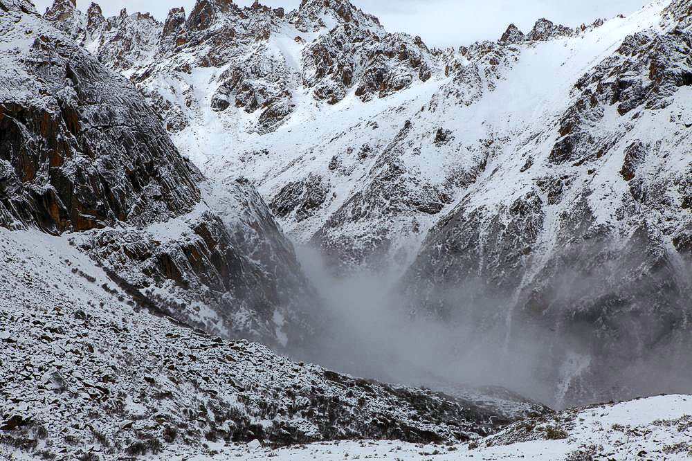 驴行川藏第一险——翻越冰雪覆盖的雀儿山(组照)
