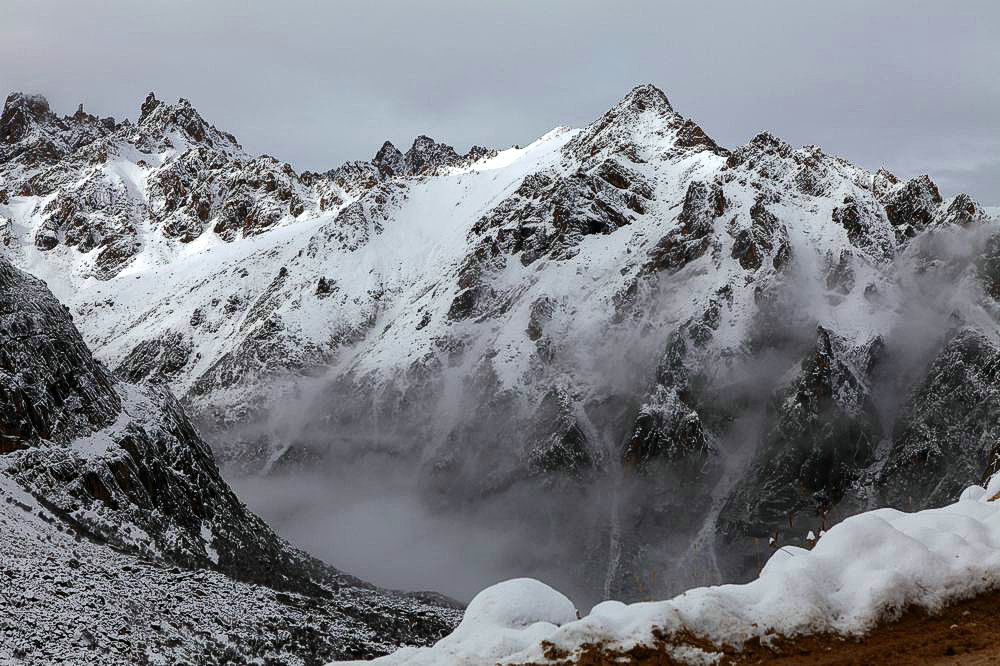 驴行川藏第一险——翻越冰雪覆盖的雀儿山(组照)