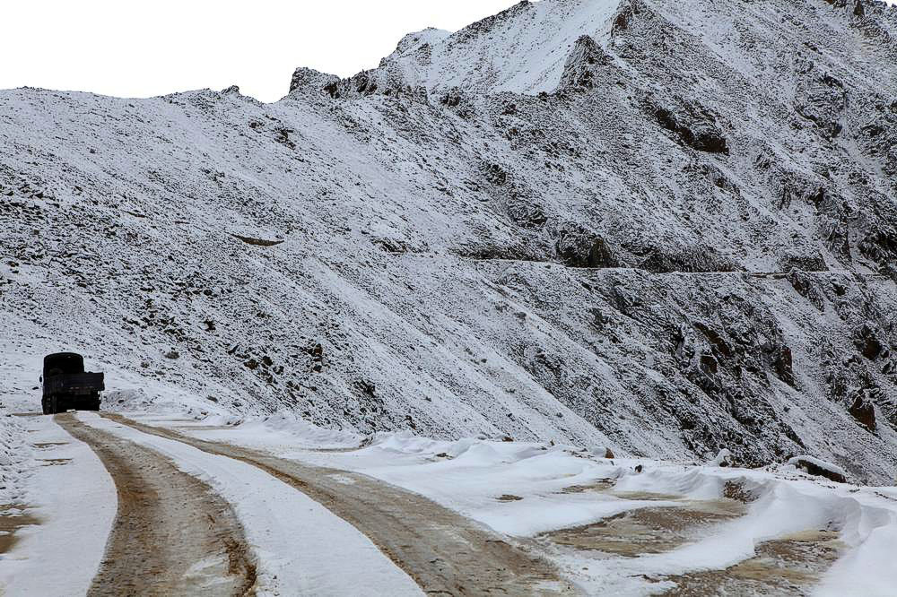 驴行川藏第一险——翻越冰雪覆盖的雀儿山(组照)