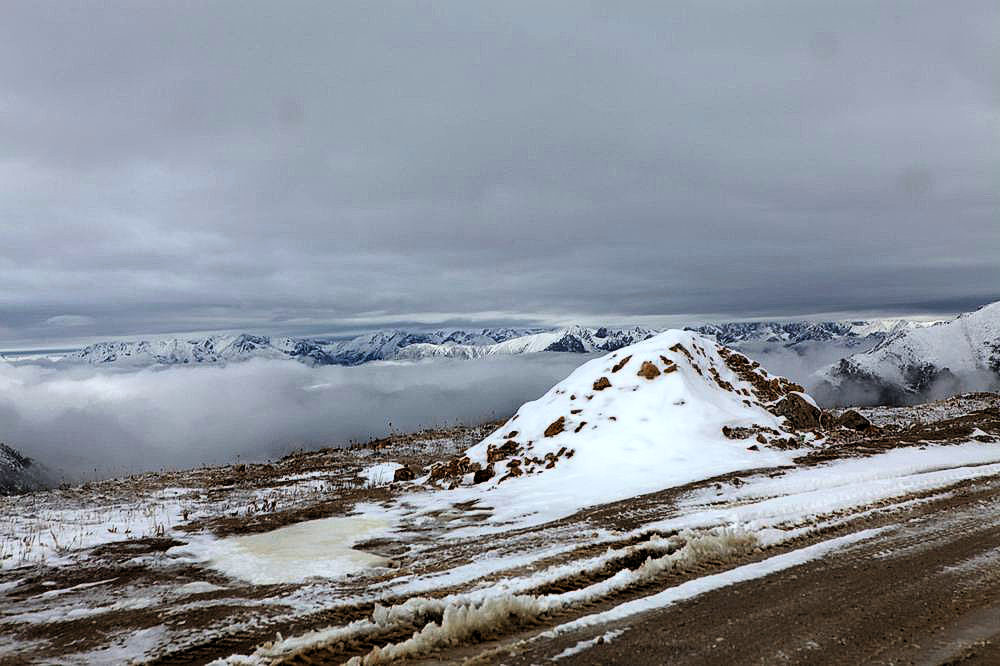 驴行川藏第一险——翻越冰雪覆盖的雀儿山(组照)