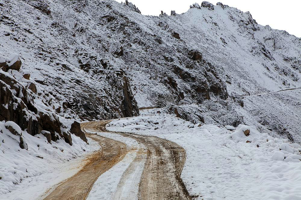 驴行川藏第一险——翻越冰雪覆盖的雀儿山(组照)