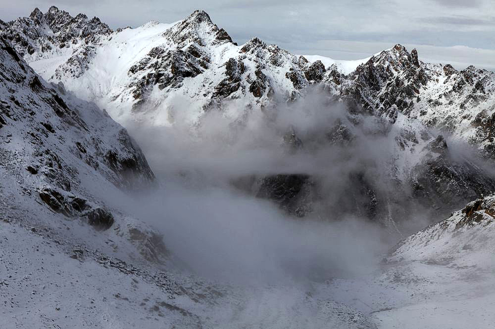驴行川藏第一险——翻越冰雪覆盖的雀儿山(组照)