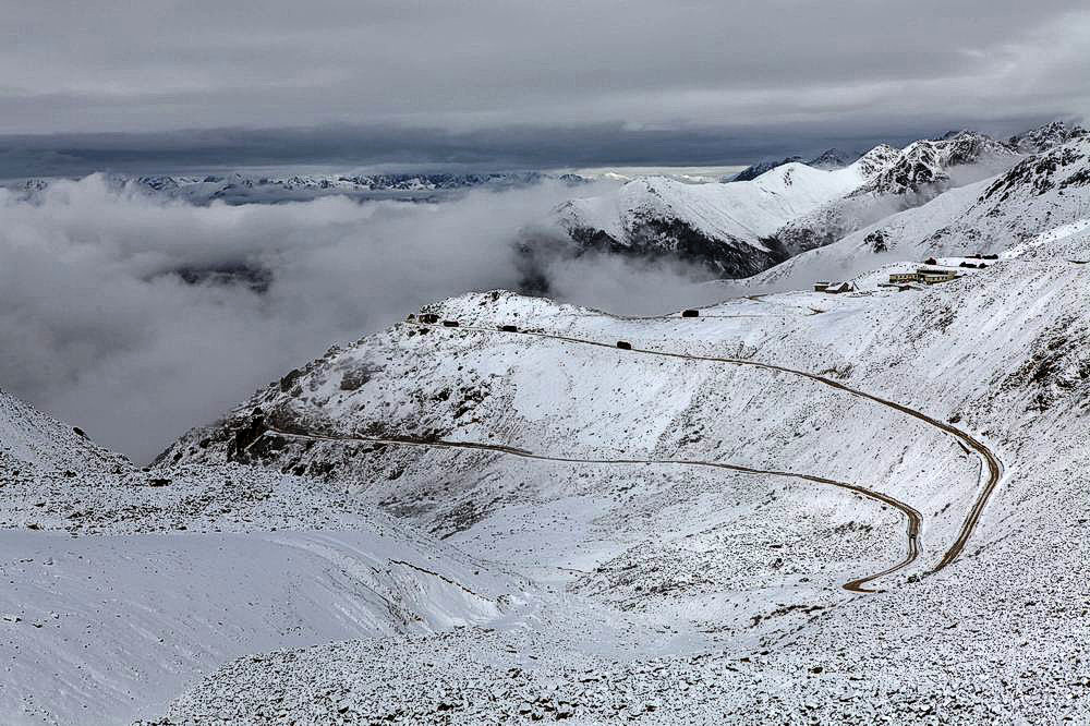 驴行川藏第一险——翻越冰雪覆盖的雀儿山(组照)