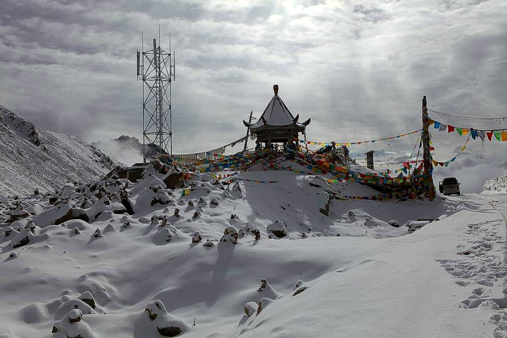 驴行川藏第一险——翻越冰雪覆盖的雀儿山(组照)