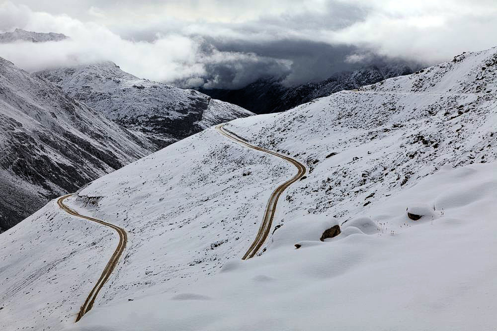 驴行川藏第一险——翻越冰雪覆盖的雀儿山(组照)