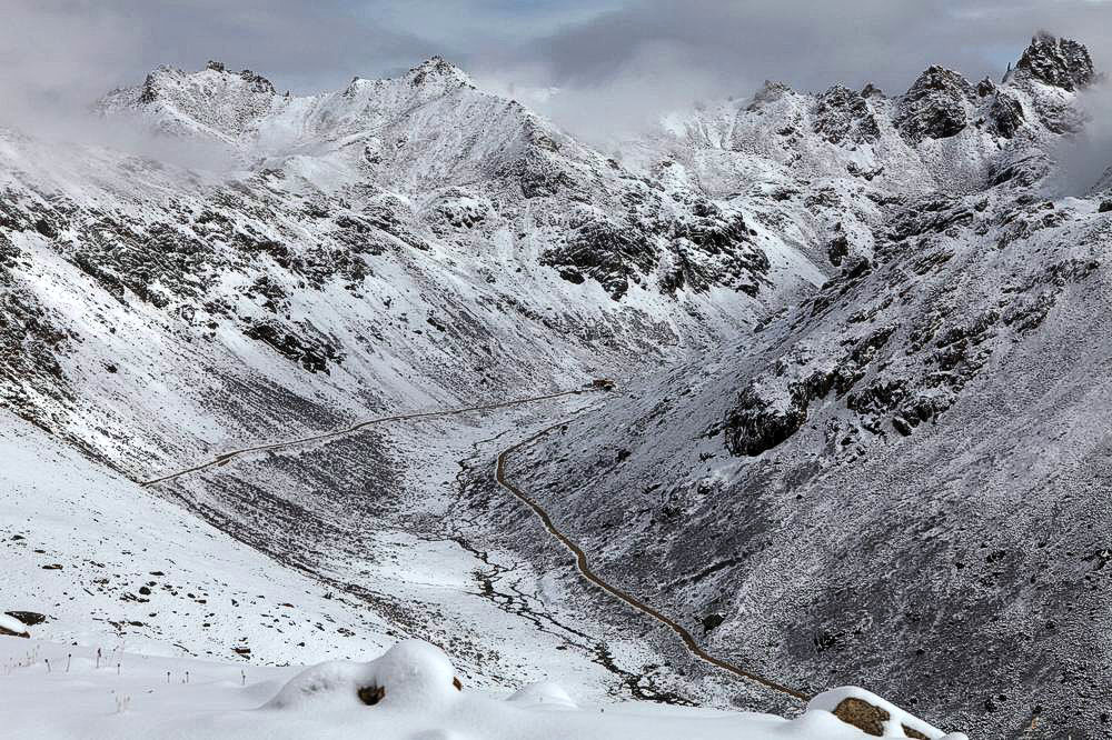 驴行川藏第一险——翻越冰雪覆盖的雀儿山(组照)
