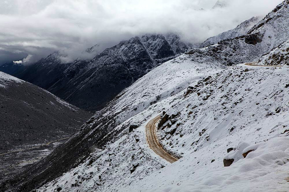 驴行川藏第一险——翻越冰雪覆盖的雀儿山(组照)