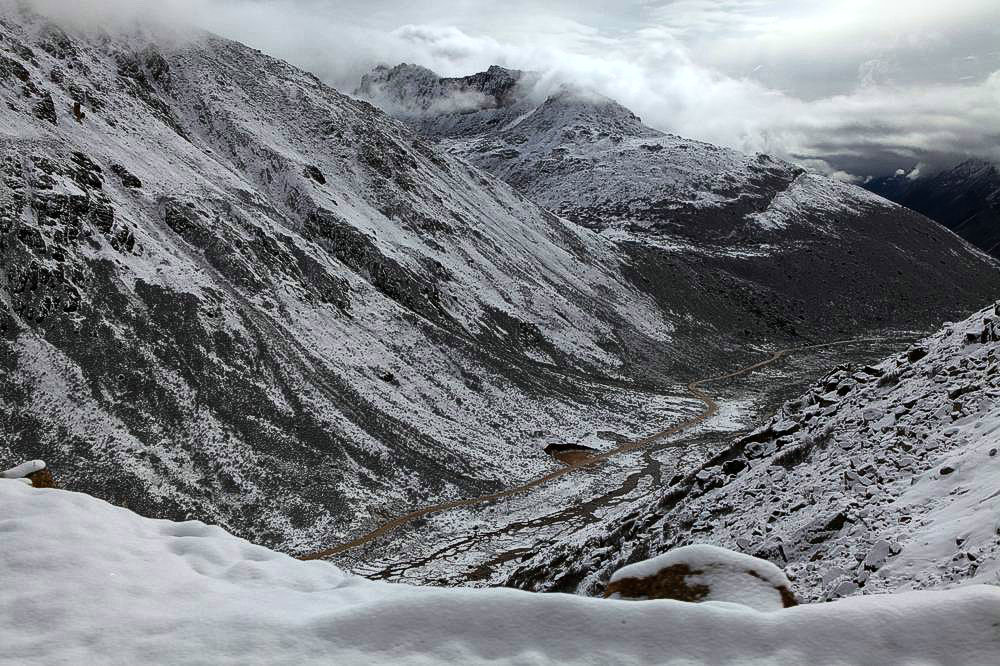 驴行川藏第一险——翻越冰雪覆盖的雀儿山(组照)