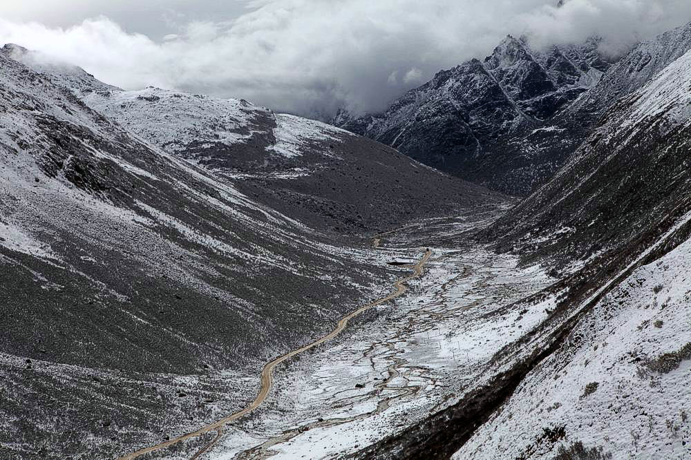 驴行川藏第一险——翻越冰雪覆盖的雀儿山(组照)