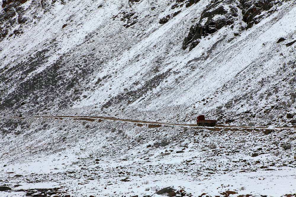 驴行川藏第一险——翻越冰雪覆盖的雀儿山(组照)