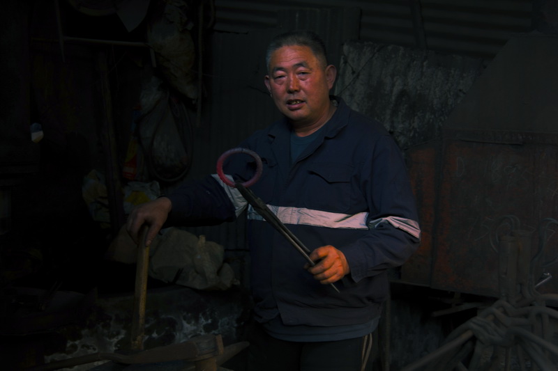 老北头的打铁故事