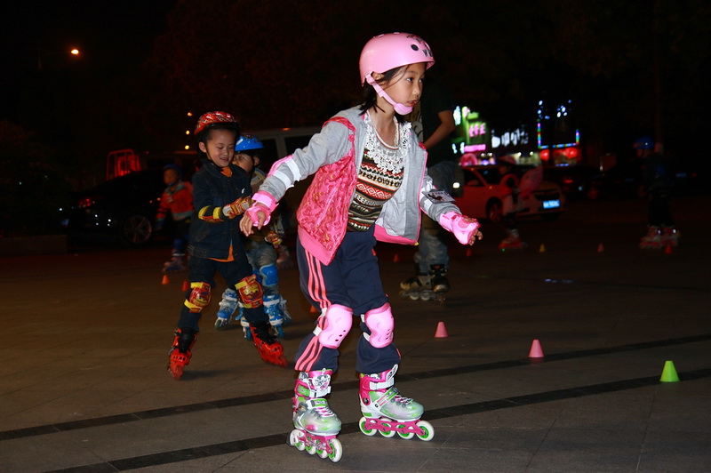 合肥街头的幼儿轮滑培训班