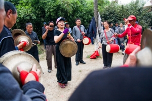 女锣手
