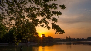 龙湖夕照