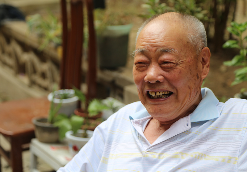 开心的大爷