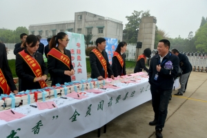 大唐洛河发电厂举办全员阅读签名赠书活动