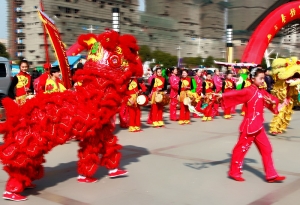 闹花灯